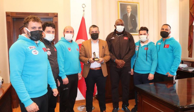 Rugby Milli Takım Antrenörlerinden Kaymakam Can Aksoy'a Ziyaret