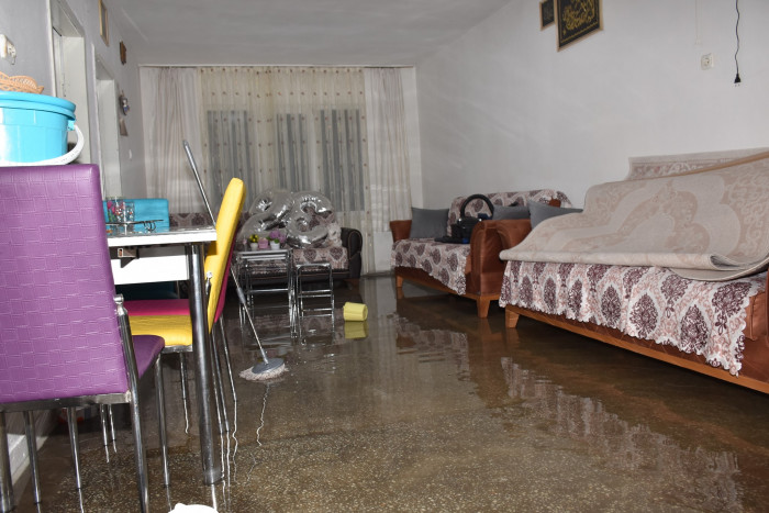Belediye Başkanı Süleyman Acar Yağmurdan Dolayı  Evleri Zarar Görenleri Ziyaret Etti