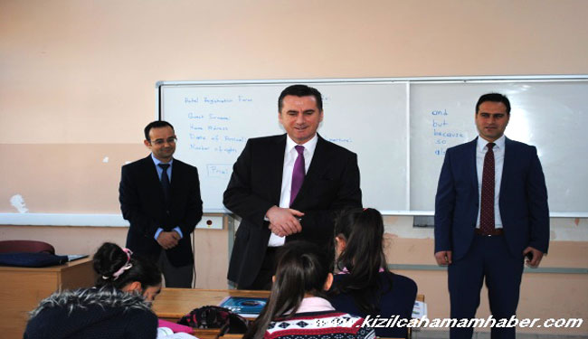 İlçe kaymakamı Mehmet Yıldız okulları ziyaret etti.