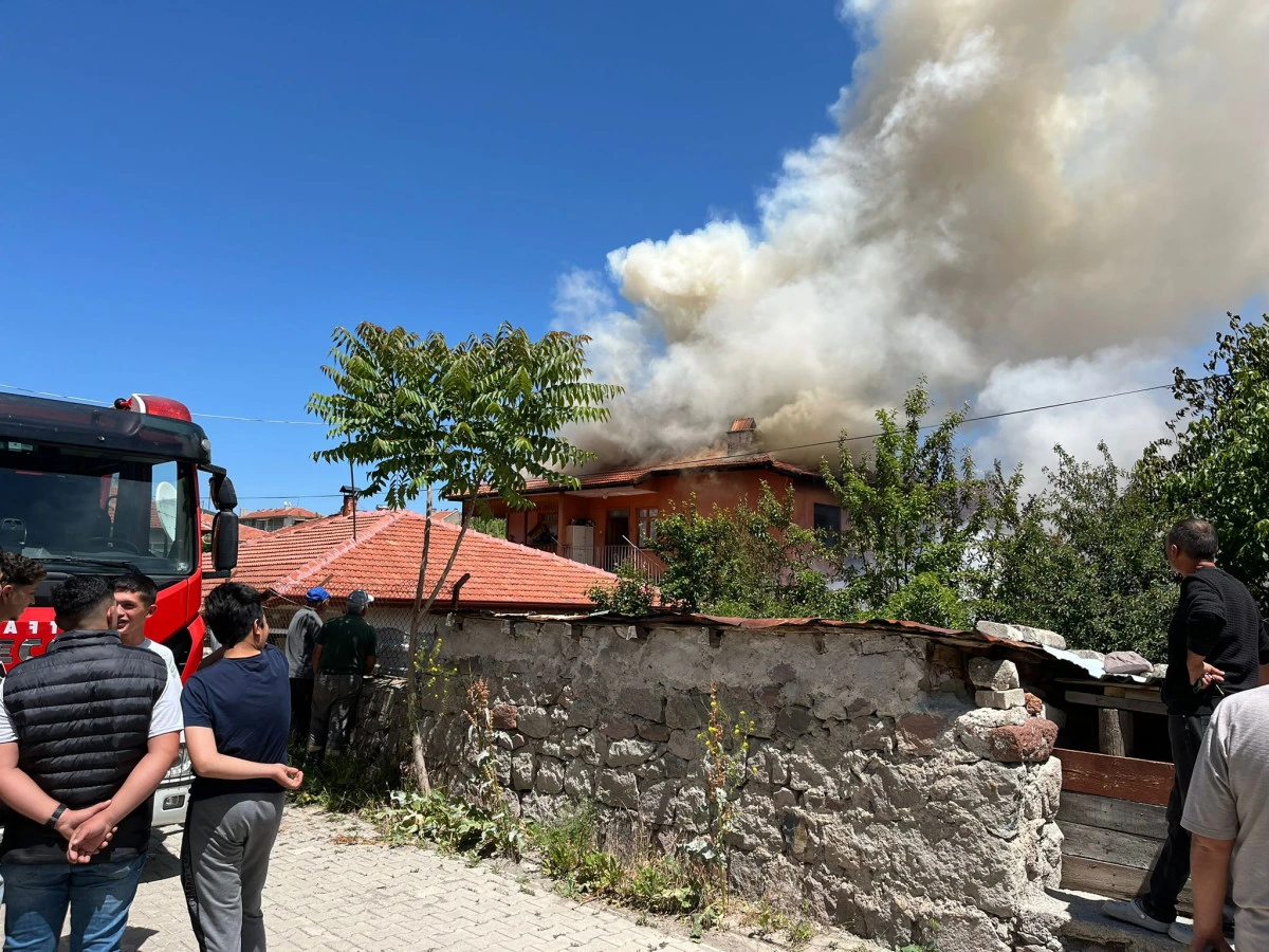 Kızılcahamam kadirbeyde bir evde yangın çıktı